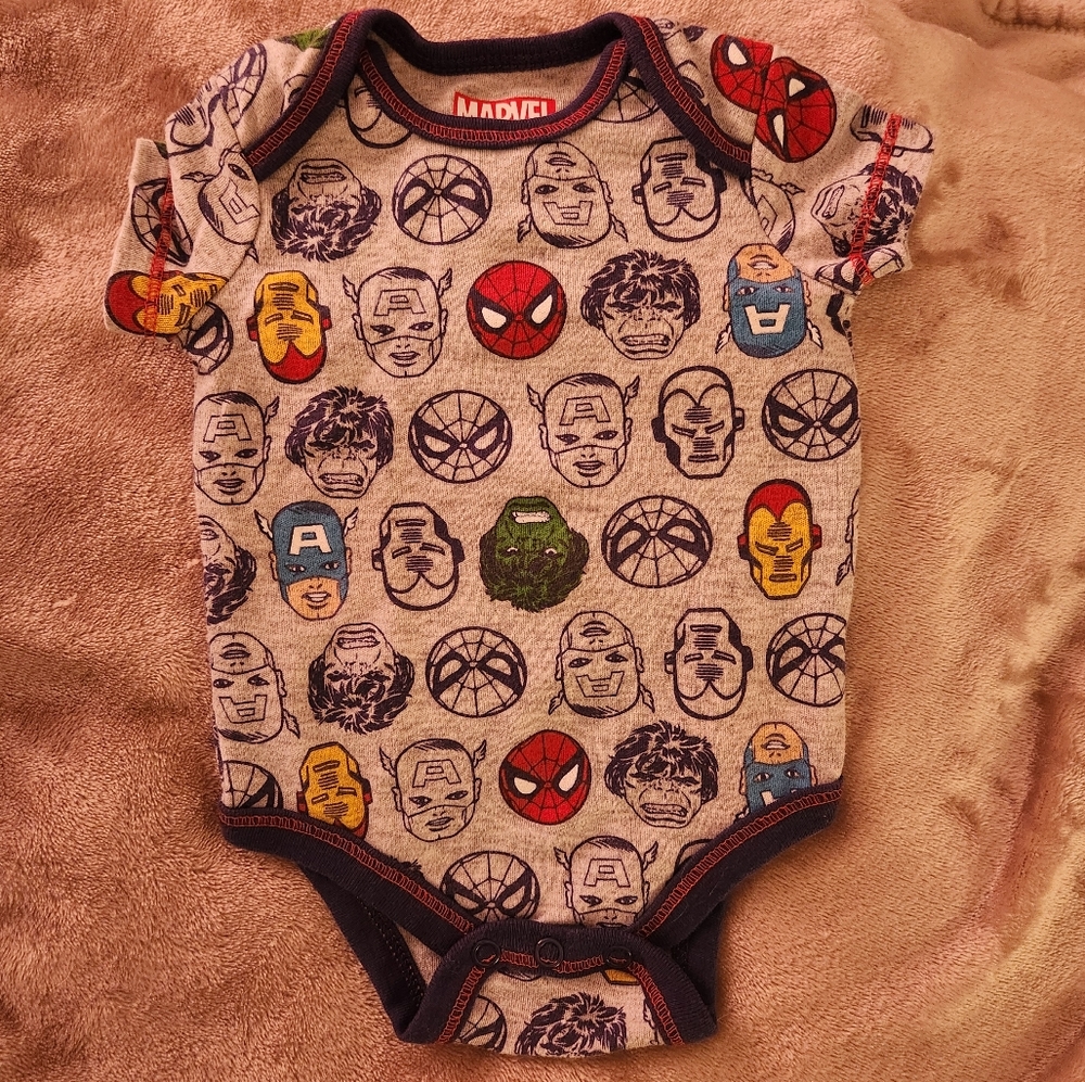 ๐ 3/$10 3 Newborn Baby Superhero Onesies โ Spiderman, Batman, Marvel - Picture 8 of 10